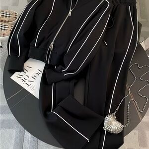 Stylish Black Women's Tracksuit Set